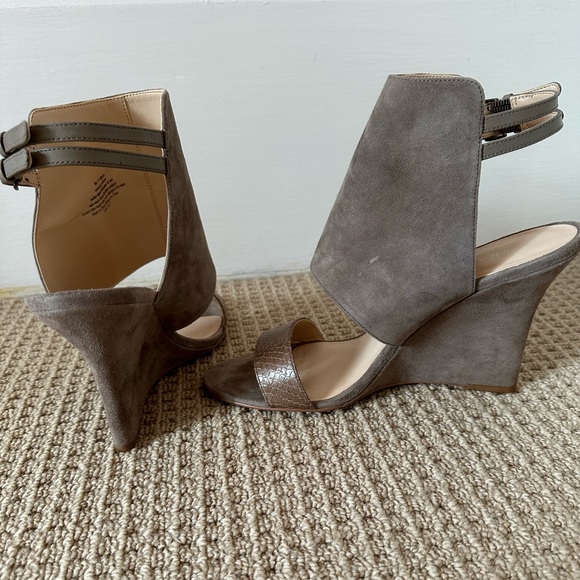 Suede wedge Nine West sandals circa 2012 - Picture 6 of 13